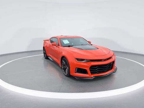 Used 2019 Chevrolet Camaro ZL1 image 2