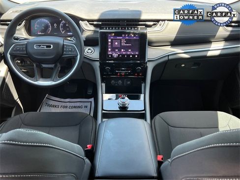 Certified 2025 Jeep Grand Cherokee Laredo X image 12