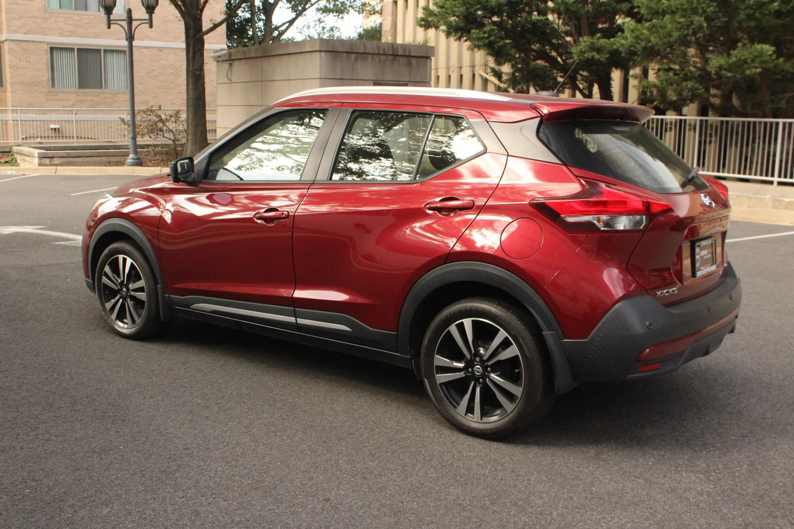 Used 2020 Nissan Kicks SR FWD image 9