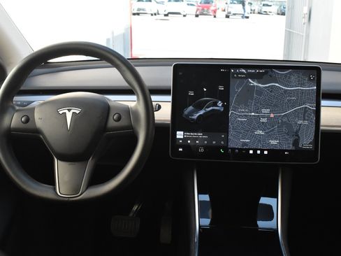 Used 2021 Tesla Model Y Long Range AWD/4WD image 25