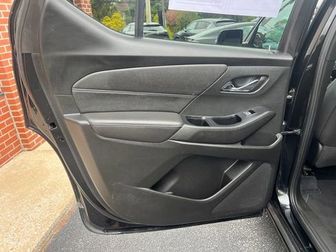 Used 2023 Chevrolet Traverse LT AWD/4WD image 18