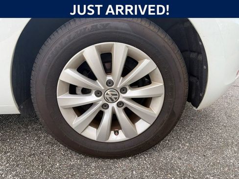 Used 2015 Volkswagen Beetle 1.8T FWD image 5