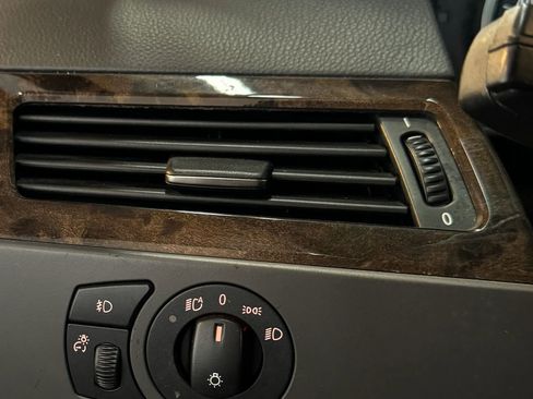 Used 2006 BMW 530xi Wagon image 15