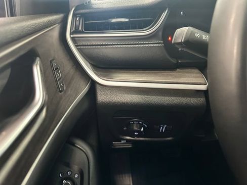 Used 2024 Jeep Grand Cherokee Limited AWD/4WD image 21