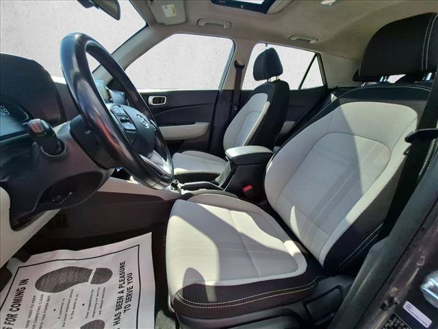 Used 2023 Hyundai Venue SEL FWD image 16