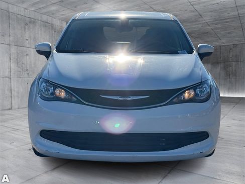 Used 2019 Chrysler Pacifica LX image 9