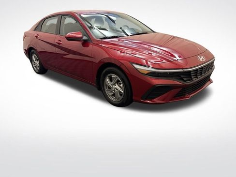 Certified 2026 Hyundai Elantra SE FWD image 3