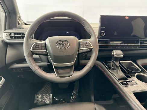 Certified 2025 Toyota Sienna XSE w/ XSE Plus Package FWD image 32