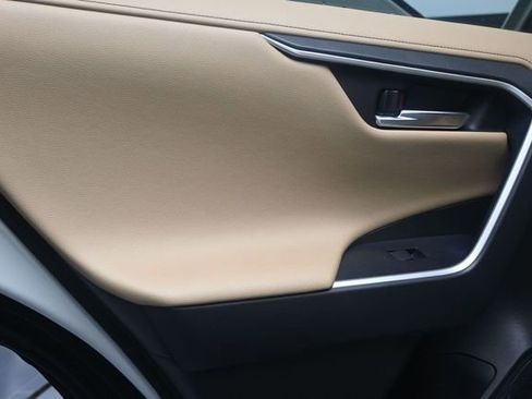Used 2020 Toyota RAV4 Limited AWD/4WD image 16