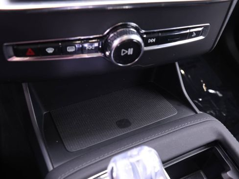 New 2026 Volvo XC90 B6 Plus w/ Protection Package Premier image 13