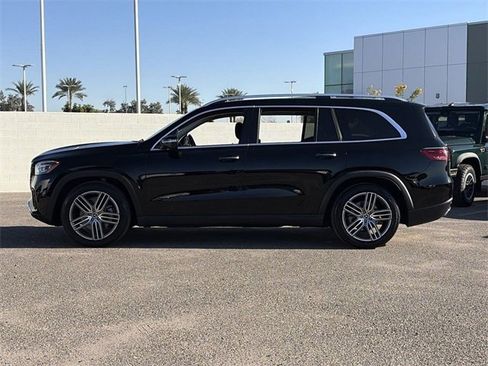 Used 2024 Mercedes-Benz GLS 450 4MATIC image 9