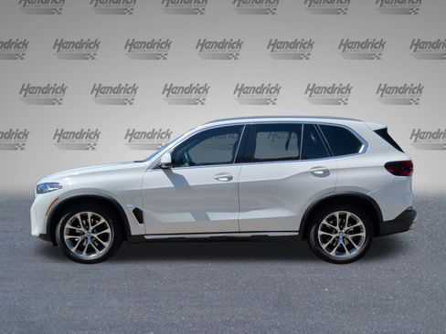 Used 2024 BMW X5 xDrive40i w/ Parking Assistance Package AWD/4WD image 10