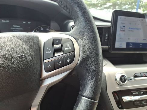 Used 2023 Ford Explorer XLT w/ Equipment Group 202A AWD/4WD image 18