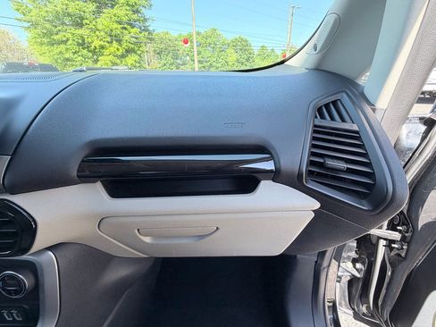 Used 2019 Ford EcoSport Titanium FWD image 19