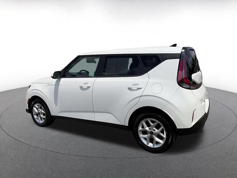 Used 2025 Kia Soul LX w/ LX Technology Package FWD image 10