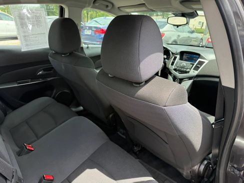Used 2016 Chevrolet Cruze LT w/ Technology Package FWD image 17