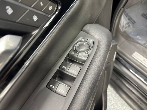 Used 2025 GMC Yukon XL Denali AWD/4WD image 49