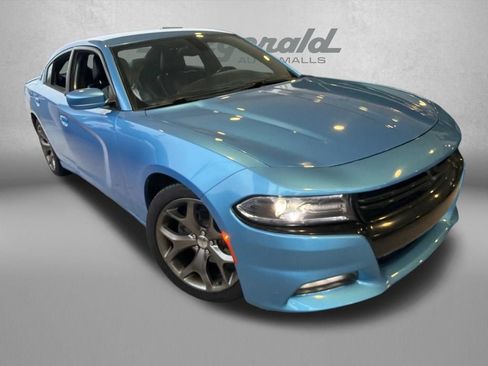 Used 2015 Dodge Charger SXT w/ Plus Group RWD image 3