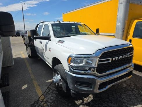 Used 2020 RAM 3500 Tradesman w/ Chrome Appearance Group AWD/4WD image 2