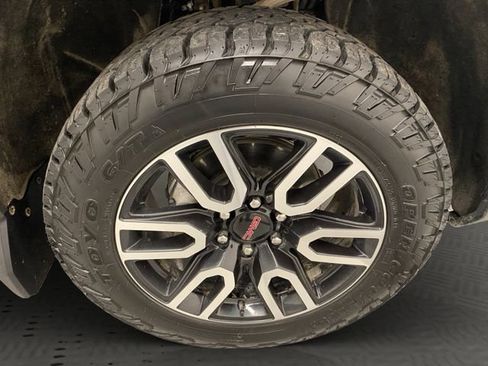 Used 2024 GMC Sierra 1500 AT4 w/ Technology Package AWD/4WD image 37