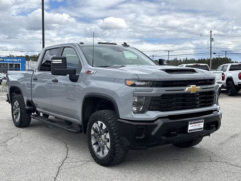 Used 2024 Chevrolet Silverado 2500 Custom w/ Custom Convenience Package AWD/4WD image 4