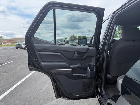 Used 2025 Toyota 4Runner SR5 AWD/4WD image 11