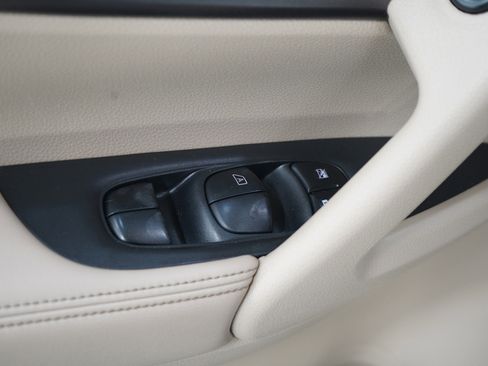 Used 2015 Nissan Rogue SV AWD/4WD image 20