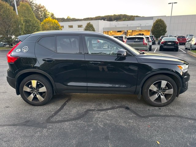 Used 2021 Volvo XC40 T5 Momentum w/ Premium Package AWD/4WD image 6