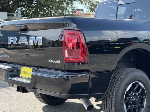 Used 2025 RAM 2500 Laramie AWD/4WD image 11