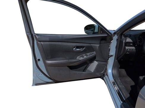 Used 2024 Nissan Sentra SV FWD image 13