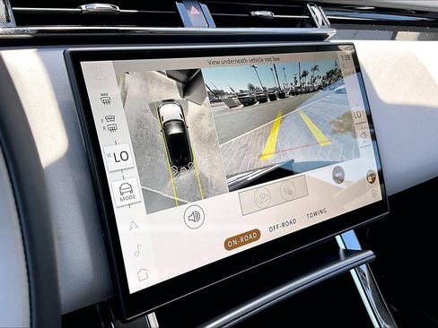 Certified 2025 Land Rover Range Rover Velar Dynamic SE AWD/4WD image 20