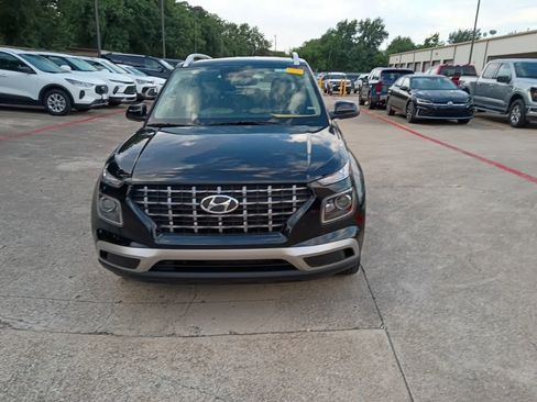 Used 2025 Hyundai Venue SEL FWD image 5