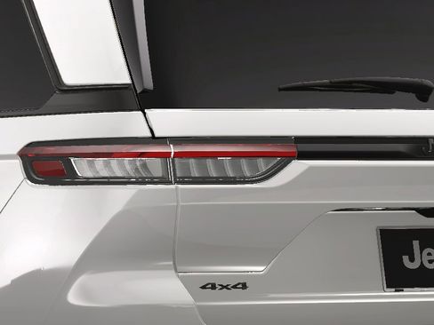 New 2025 Jeep Grand Cherokee Altitude image 12