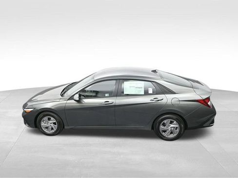 Used 2025 Hyundai Elantra SE FWD image 25