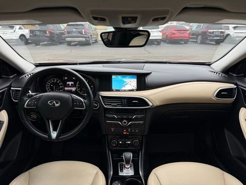 Used 2017 INFINITI QX30 Premium w/ Navigation Package image 21