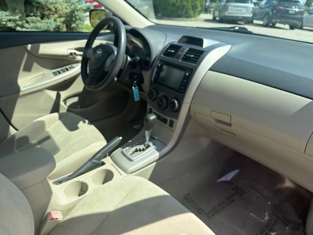 Used 2013 Toyota Corolla LE FWD image 26