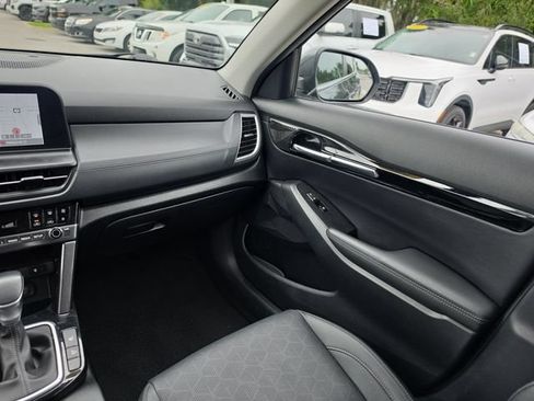 Certified 2024 Kia Seltos EX FWD image 9