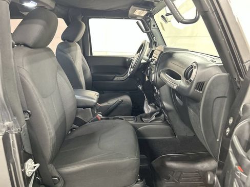 Used 2018 Jeep Wrangler Sport AWD/4WD image 21