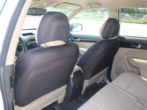 Used 2012 Kia Sorento LX w/ Convenience Pkg FWD image 18