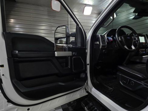 Used 2017 Ford F350 Lariat image 15