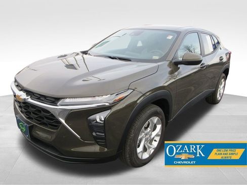 Used 2024 Chevrolet Trax LS w/ LS Convenience Package image 1