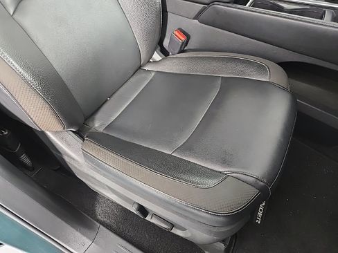 Used 2022 Nissan Pathfinder SL w/ SL Black Package image 18