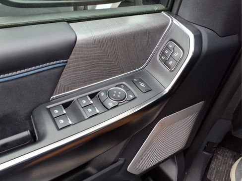 New 2025 Ford F450 Platinum image 18