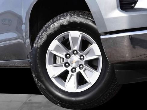 Used 2025 Chevrolet Silverado 1500 LT image 3