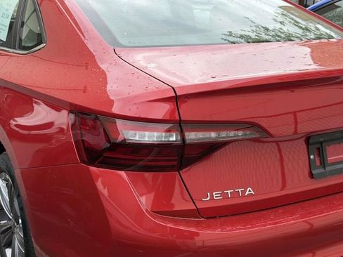 Certified 2023 Volkswagen Jetta SE w/ Panoramic Sunroof Package FWD image 11