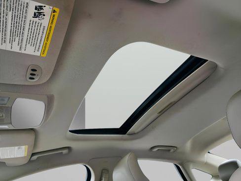 Used 2018 Ford Fusion SE w/ Fusion SE Technology Package image 10