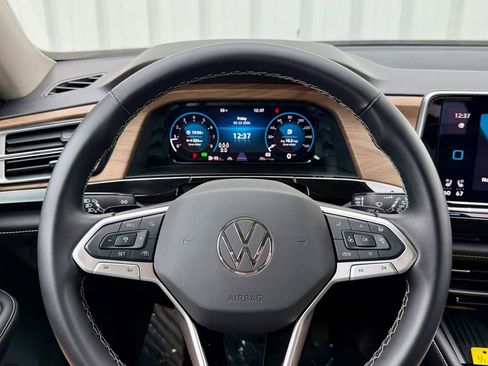 Used 2025 Volkswagen Atlas SE AWD/4WD image 25