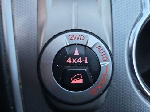 Used 2019 Nissan Pathfinder SL image 22