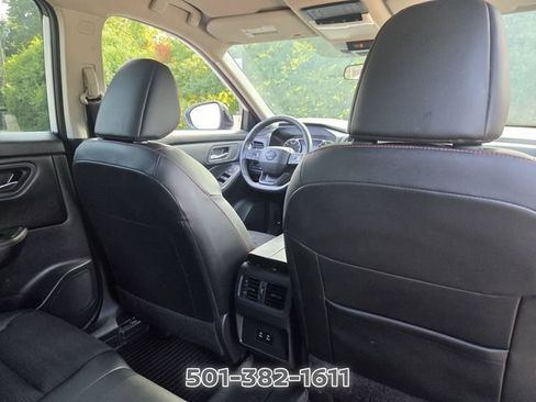 Used 2025 Nissan Rogue SV AWD/4WD image 15