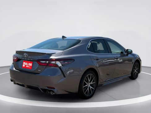 Used 2024 Toyota Camry SE FWD image 4